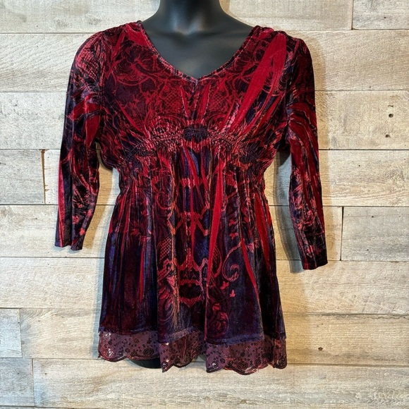 🛍️3/$30 Unity world wear women’s red empire waist  pullover velvet top Large - Picture 1 of 10